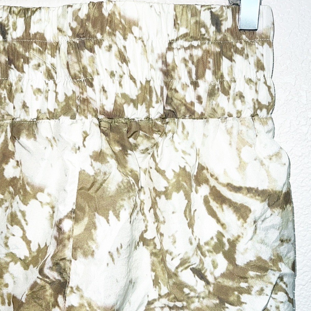 Halara Tie Dye Green And White High Waisted Lined Shorts NEW - Picture 7 of 12